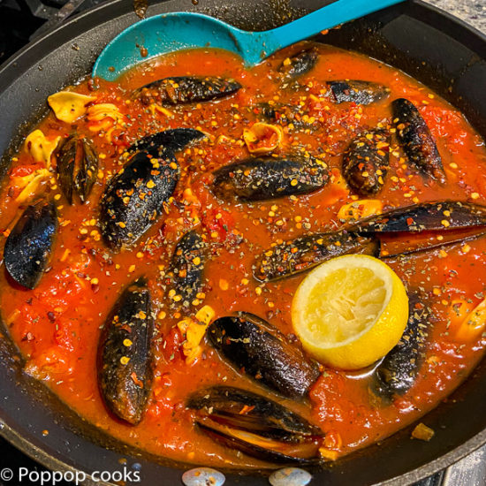 Mussels Fra Diavolo in the skillet